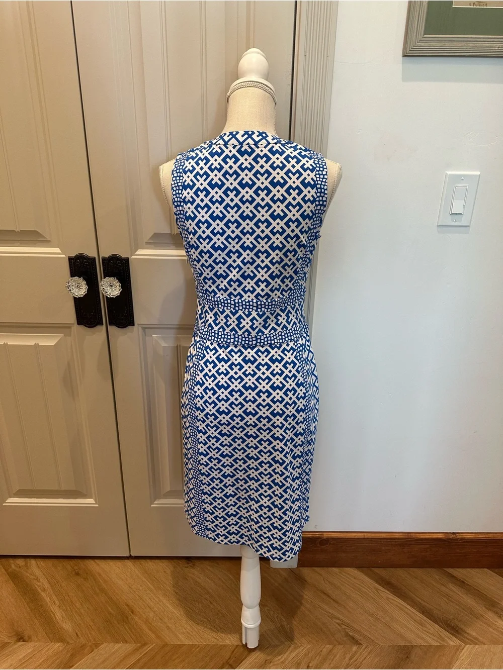 J McLaughlin Lola Dress, Blue/wht Geometric, Catalina Cloth Jersey, Sz S, nwt - Picture 4 of 7